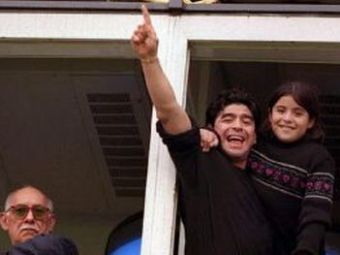 
	Diego Armando Maradona a EXPLODAT de bucurie in tribune la golul lui Cavani cu Steaua!
