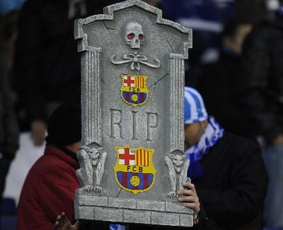 
	POZA ZILEI / Fanii lui Espanyol i-au pregatit piatra funerara Barcelonei:
