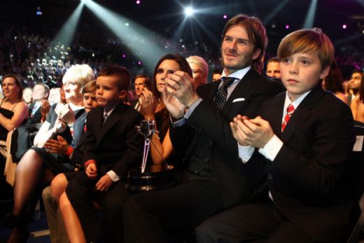 FOTO: Asa nu l-ai mai vazut niciodata! David Beckham a plans ca un copil cand a luat premiu pentru intreaga cariera!_5