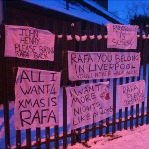 FOTO / Casa lui Benitez a fost luata cu asalt de fanii lui Liverpool: "Hai inapoi!"_2