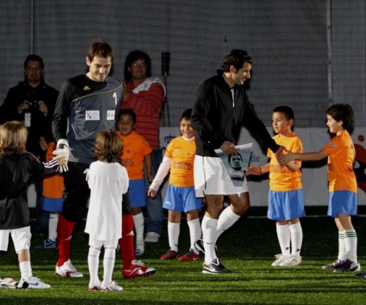 VIDEO Sara Carbonero i-a distras atentia! Casillas a luat bataie la un meci demonstrativ cu Figo si Zidane!_1