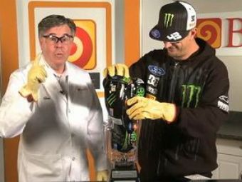 
	VIDEO: Ken Block ne da reteta unui cocktail cu multa Fiesta data bine de tot prin mixer!
