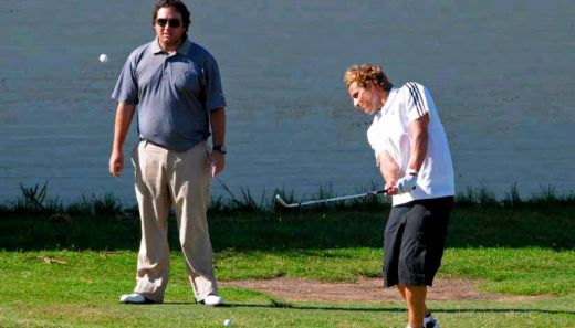 
	Drama celui mai tare fotbalist din 2010: a trecut la golf ca sa-si ajute sora distrusa de un accident teribil!
