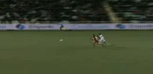
	VIDEO! Primul gol al lui Cisse in 2011 este o BIJUTERIE! Lob superb de la 20 de metri!
