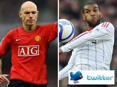 FOTO / Babel a postat poze pe Twitter cu arbitrul Howard Webb in tricoul lui Manchester United!