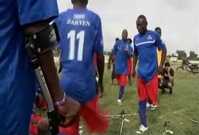 
	VIDEO / Clipul SPERANTEI! Cum joaca fotbal oamenii mutilati in cutremurul din Haiti:
