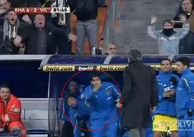 Reactia lui Mourinho dupa ce a aflat ca jucatorul care a aruncat cu o sticla in el nu a fost suspendat! VIDEO_1