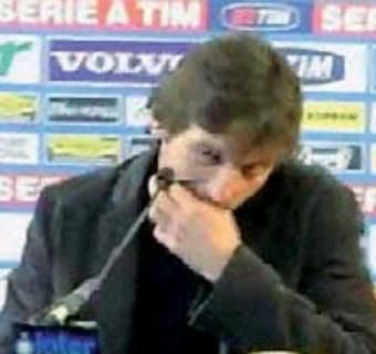 FOTO INCREDIBIL! Antrenorul lui Inter si-a scos proteza din gura in fata presei la conferinta!_4