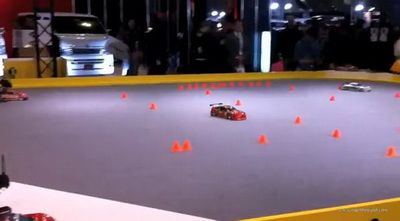 
	VIDEO:Japonezii au dat in mintea copiilor! Superdrift cu masinute teleghidate la Salonul Auto Tokyo!
