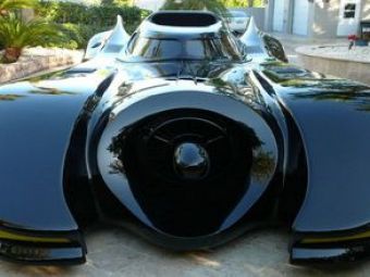 
	Galerie foto: Batman revine...cu masina pe eBay! Afla cat costa batmobilul pe care l-a condus Michael Keaton in film!
