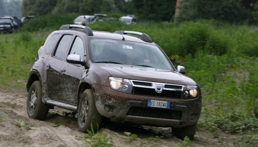 FOTO! Dacia vrea sa dea lovitura in 2011: Vezi cu ce schimbari vine Dusterul!_19