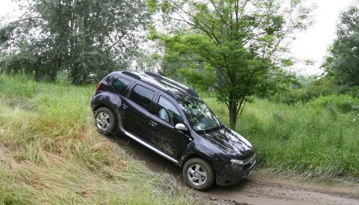 FOTO! Dacia vrea sa dea lovitura in 2011: Vezi cu ce schimbari vine Dusterul!_22