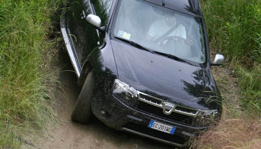 FOTO! Dacia vrea sa dea lovitura in 2011: Vezi cu ce schimbari vine Dusterul!_25