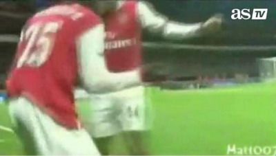 VIDEO / Fanii lui Real vor face DANSUL lui Adebayor la prezentare! Iata cat de talentat este atacantul: