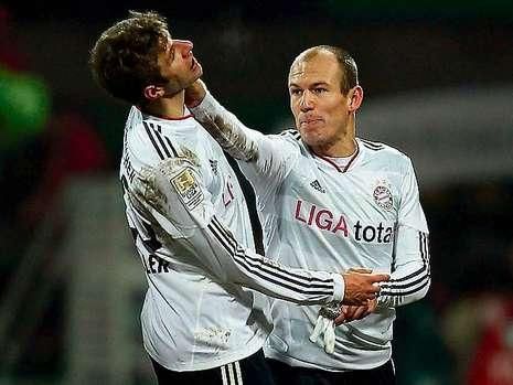 
	FOTO / Gest INCREDIBIL! Robben i-a dat un PUMN in figura lui Muller dupa meciul cu Werder!
