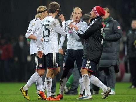 FOTO / Gest INCREDIBIL! Robben i-a dat un PUMN in figura lui Muller dupa meciul cu Werder!_5