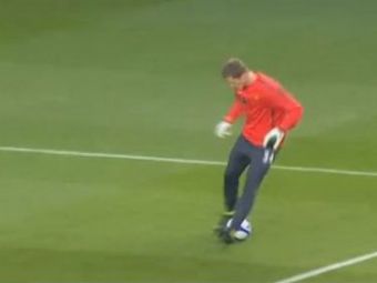 
	VIDEO / Inlocuitorul lui Van der Sar i-a cucerit pe fanii lui United! Vezi ce scheme stie sa faca!
