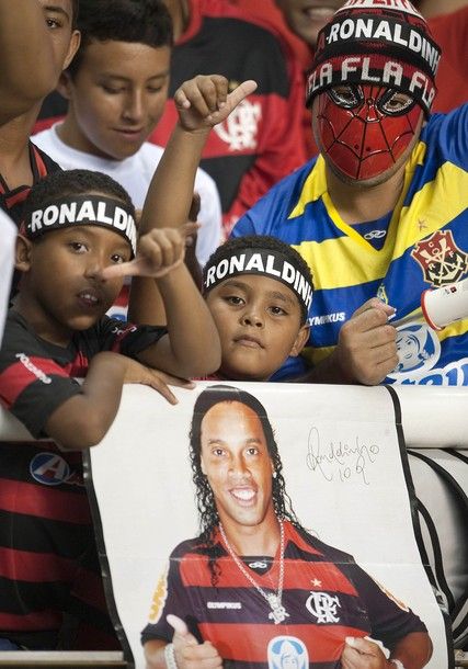 VIDEO Calcai si bicicleta FABULOASA pentru Ronaldinho la primul meci pentru Flamengo!_5