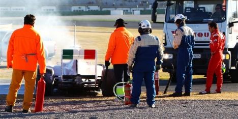 Primele probleme pentru Scuderie: Ferrari-ul lui Massa, in flacari la Valencia!_4