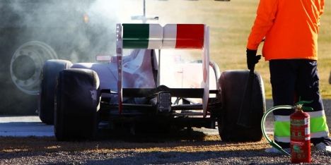 Primele probleme pentru Scuderie: Ferrari-ul lui Massa, in flacari la Valencia!_5