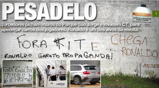 FOTO / Revolta la Corinthians! Fanii au atacat cu PIETRE masina lui Ronaldo si i-au cerut sa PLECE!_4