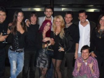 
	S-a CONFIRMAT: Pique si Shakira sunt impreuna! Iata ce poza si-a pus fundasul Barcei pe Facebook:

