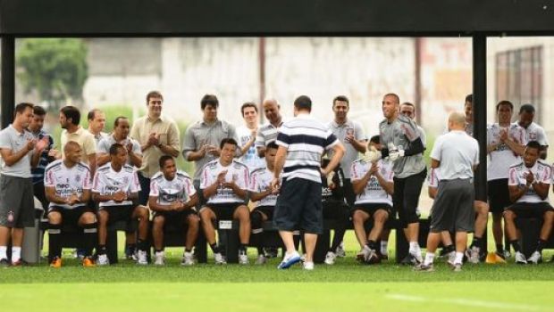 
	FOTO / Ronaldo le-a tinut colegilor un discurs de despartire alaturi de cei doi fii ai lui! Brazilianul a inceput sa planga:
