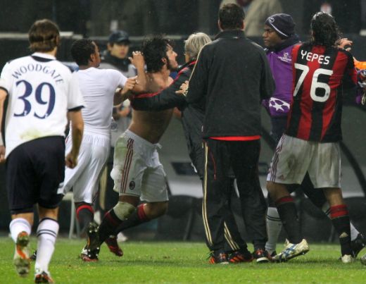 Gattuso si-a pierdut mintile: a strans de gat o fosta legenda de la AC Milan! VIDEO_15