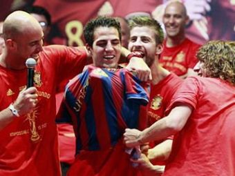 
	VIDEO / Fabregas vs Barcelona pentru prima oara de cand a imbracat tricoul blaugrana! Crezi ca merita sa fie capitan la Arsenal?

