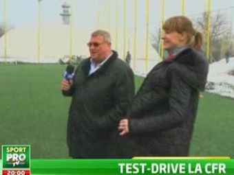 VIDEO / Roxana Ciuhulescu a condus autocarul CFR-ului: &quot;Este noul Traore, fotbalistul cu cele mai lungi picioare din Liga 1&quot;