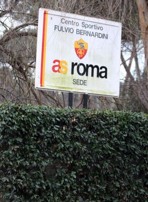 Mircea Lucescu a declansat haosul la Roma! Fanii au ATACAT azi baza de pregatire:_2
