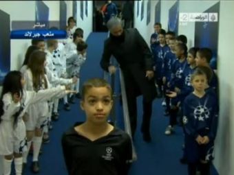 
	VIDEO / Asta este fata UMANA a lui Jose Mourinho! Vezi cum s-a jucat cu copiii inainte de meciul cu Lyon:

