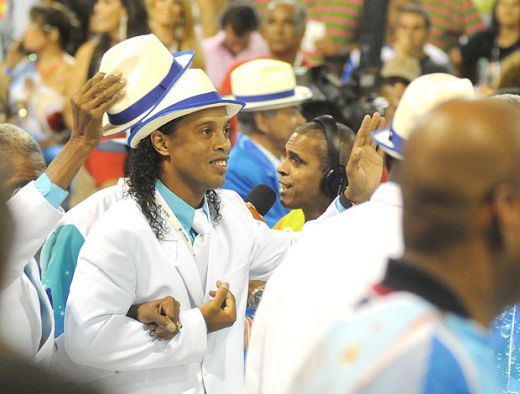 VIDEO De asta s-a intors in Brazilia! Vezi ce SHOW a facut Ronaldinho la Carnavalul de la Rio!_1