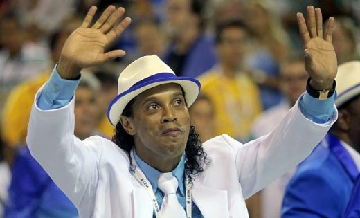 VIDEO De asta s-a intors in Brazilia! Vezi ce SHOW a facut Ronaldinho la Carnavalul de la Rio!_4