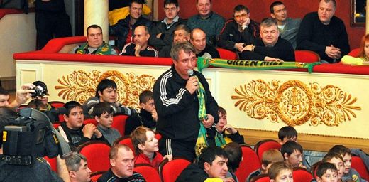 VIDEO Petrescu are cel mai tare obiectiv in 2011: "Castig toate meciurile in Rusia" S-a intalnit cu fanii la filarmonica!_2