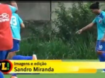 VIDEO Ronaldinho se distreaza la Flamengo! Vezi cum rade de coechipierii sai!