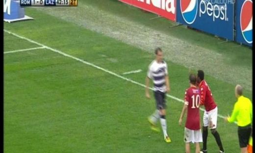 VIDEO / Totti a dat un gol MAGISTRAL cu Lazio! Vezi ELIMINAREA lui Stefan Radu si cum l-a consolat Totti:_2