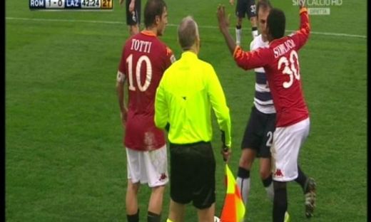 VIDEO / Totti a dat un gol MAGISTRAL cu Lazio! Vezi ELIMINAREA lui Stefan Radu si cum l-a consolat Totti:_7