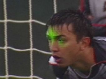
	VIDEO / Cum a transformat Totti penalty-ul cu Lazio! Portarul Muslera a fost ORBIT de un laser:
