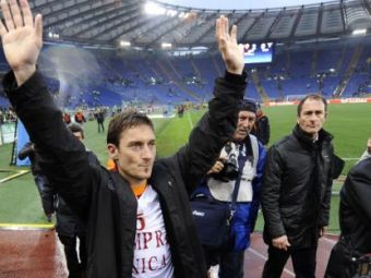 FOTO / Imagini SUPERBE: Ce mesaj a avut Totti pentru fanii Romei si cum a fost primit ca un ZEU: