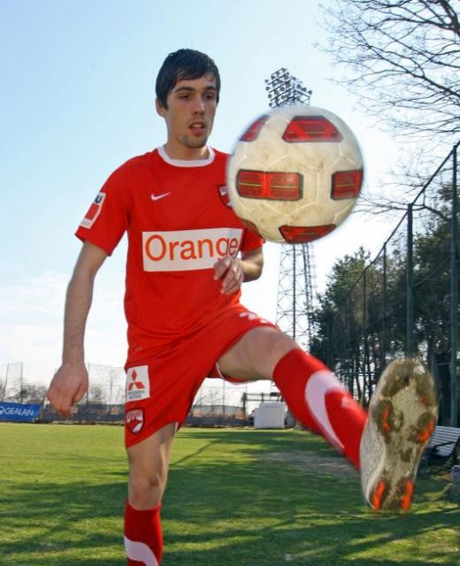 Gaman a jonglat in tricoul lui Dinamo! Super imagini de la primul sau antrenament:_3