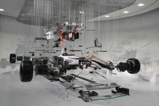 IMAGINEA ZILEI: Mercedes a expus un monopost de F1 "explodat" din 3.200 piese_1