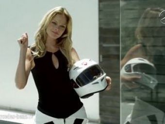 
	Cursa dintre sexe!&nbsp;Fotomodel pe Ducati&nbsp;si-o ia de la&nbsp;un C63 AMG!
