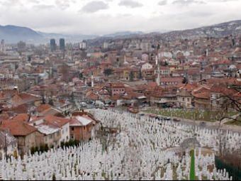 
	Imagini CUTREMURATOARE! Cele 20.000 de suflete din cimitirul din Sarajevo care ajuta Bosnia cu Romania

