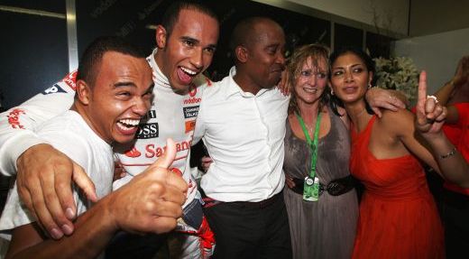 
	Dragoste neconditionata: Hamilton nu vine cu echipa in Malaezia! Motivul pentru care face un ocol de 15.000 km!
