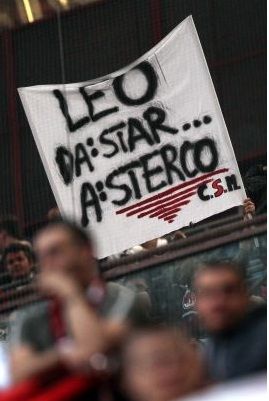 FOTO: Fanii lui Milan l-au 'muscat' pe Leonardo! Chivu, cel mai criticat jucator dupa Milan 3-0 Inter:_1