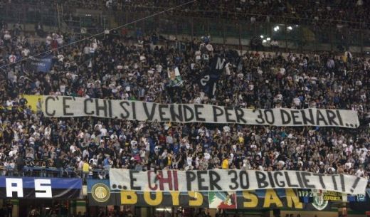 FOTO: Fanii lui Milan l-au 'muscat' pe Leonardo! Chivu, cel mai criticat jucator dupa Milan 3-0 Inter:_5