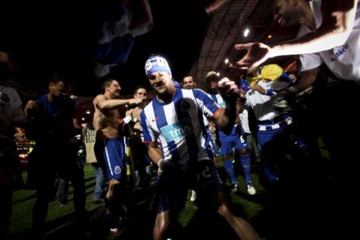 VIDEO: Sapunaru, campion cu Porto! Jucatorul a sarbatorit infasurat in steagul Romaniei!_5
