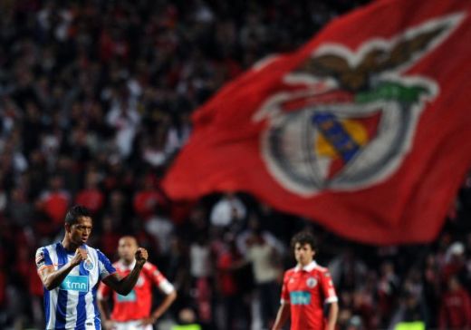 VIDEO: Sapunaru, campion cu Porto! Jucatorul a sarbatorit infasurat in steagul Romaniei!_7