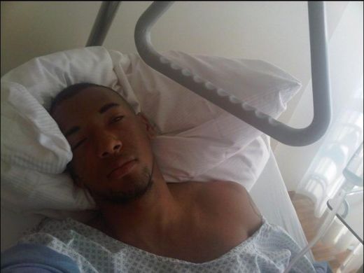 FOTO: Pe patul de spital, Boateng de la City ii roaga pe fani sa ii tina de urat! Vezi ce mesaj a postat pe Facebook!_1